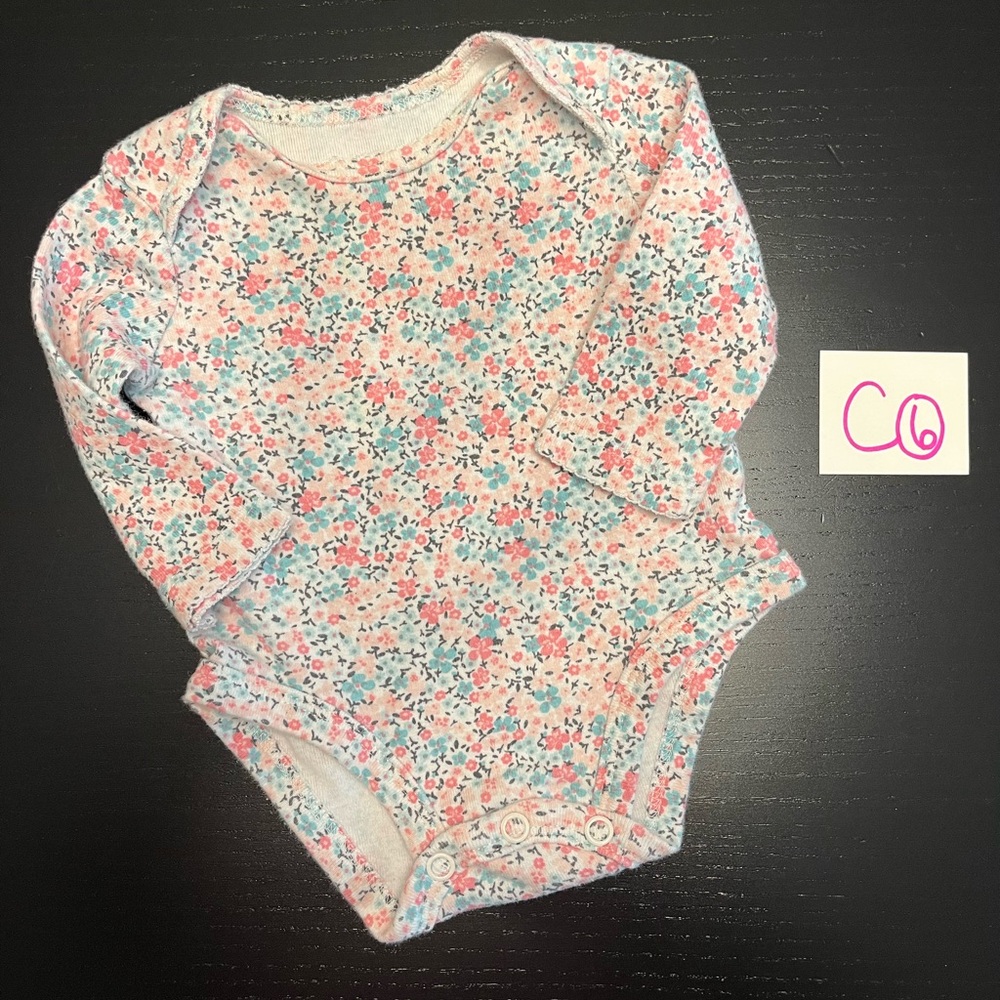 ⭐️5/$10.00⭐️ Carter’s NB Floral Onesie